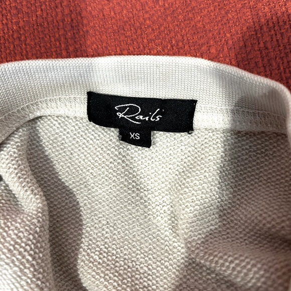 RAILS crew neck top size XS in pumice excellent condition - Picture 3 of 11